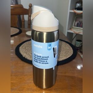 NWT! Owala - Special Edition - 32oz FreeSip - Metallic Gold 🤩⭐️